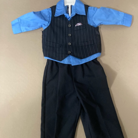 12 months suit - Picture 1 of 3